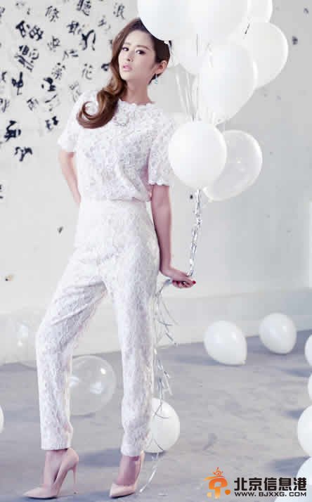 九头身美女吴佩慈小三颖儿白色镂空写真遭吐槽