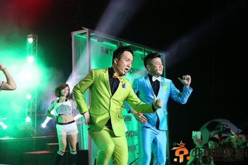 世界杯嘉年华活动上演 老男孩现场演唱最新神曲