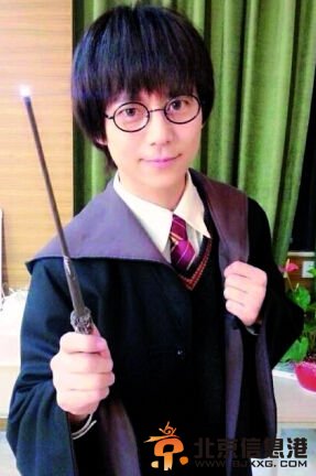 何炅变哈利施“定心魔法