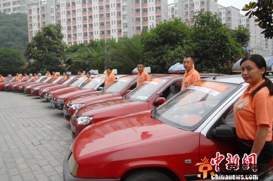 湖北宜昌出租车连续十年爱心送考 接送考生5万余人次 