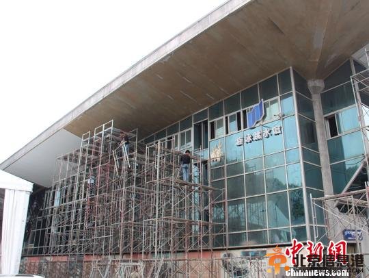 南京五台山<a href='http://www.bjxxg.cn/sports/' target='_blank'><u>体育</u></a>场馆解释跳水馆“变身”缘由