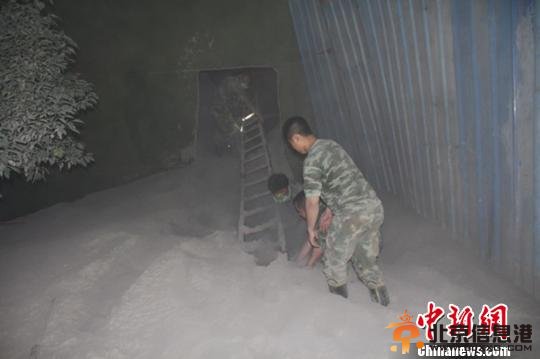 工人掉落7000吨煤灰储罐窒息身亡 