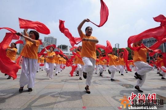 苏州举办千人团体操展演 倡导民众<a href='http://www.bjxxg.cn/health/' target='_blank'><u>健康</u></a>生活 
