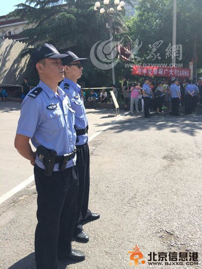 济南高考现场：警察蜀黍配冲锋枪执勤，安全感强爆了【图】