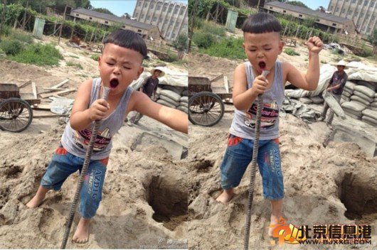 工地萌娃拄棍唱摇滚 四川工地歌霸可秒杀张曼玉