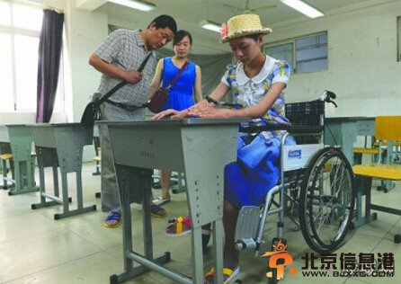 学霸一个人考场