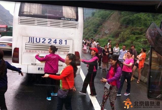 大妈高速广场舞谁与争锋 地球人已无法阻止坝坝舞大妈了