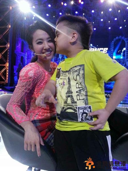 《好舞蹈》学员激吻引热议 蔡依林遭选手示爱