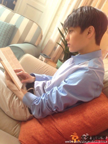 群星祝福<a href='http://www.bjxxg.cn/edu/gaokao/' target='_blank'><u>高考</u></a>考生 何炅搞笑扮哈利波特