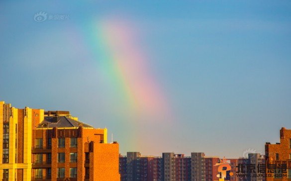 北京豪雨过后现彩虹 景象壮美虹桥横跨半个天空美极了（图）