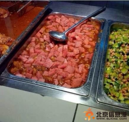 西瓜炒肉。微博图片