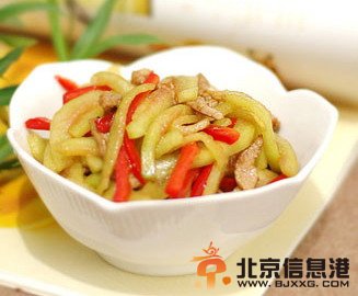 高校食堂现神菜西瓜炒肉 网友吐槽：西瓜君已吓哭