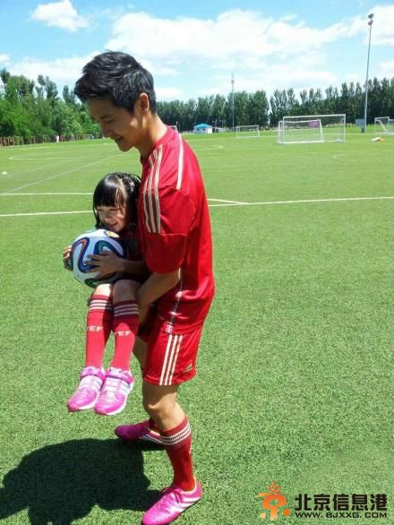 森碟田亮大秀父女情羡煞旁人（资料图）