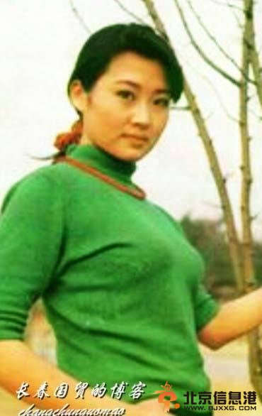 组图：许晴青涩旧照曝光 今昔对比几乎无变化