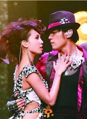 盘点火爆娱乐圈的十对国民情侣