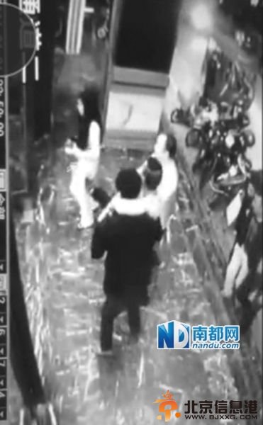 网友举报称妻子被当成夜总会小姐遭官员调戏