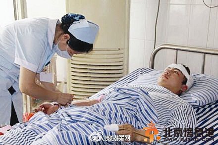 考生夺刀救人负伤 康复后将单独<a href='http://www.bjxxg.cn/edu/gaokao/' target='_blank'><u>高考</u></a>