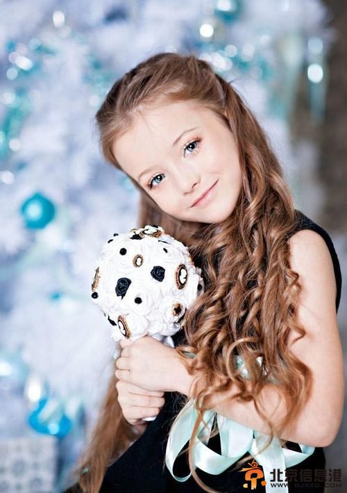 俄罗斯童模百变惊艳走红 似精灵落凡间