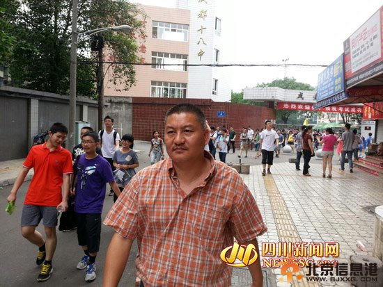 47岁最牛<a href='http://www.bjxxg.cn/edu/gaokao/' target='_blank'><u>高考</u></a>钉子户：今年“考瓜了” 明年一定考上川大【组图】