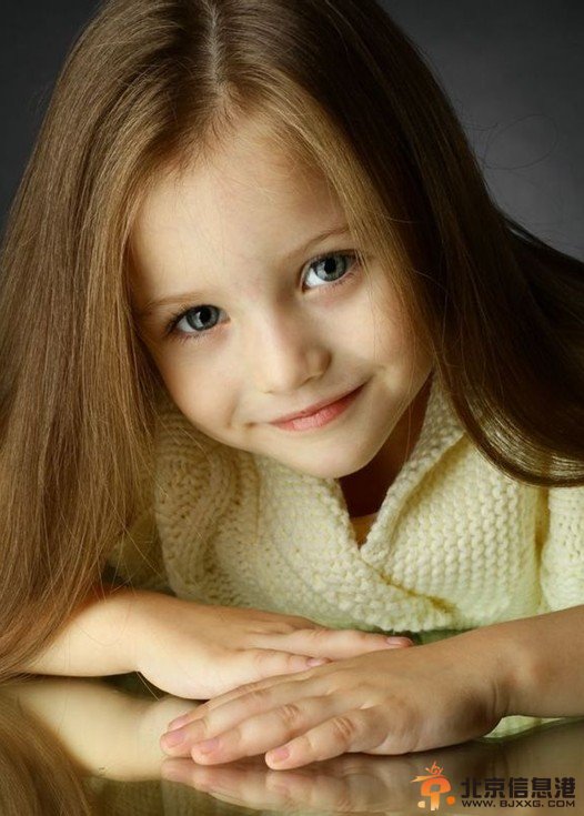 俄罗斯童模萌爆网络 古灵精怪似落凡精灵