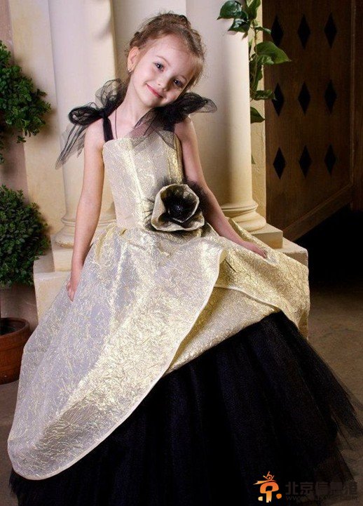 俄罗斯童模萌爆网络 古灵精怪似落凡精灵