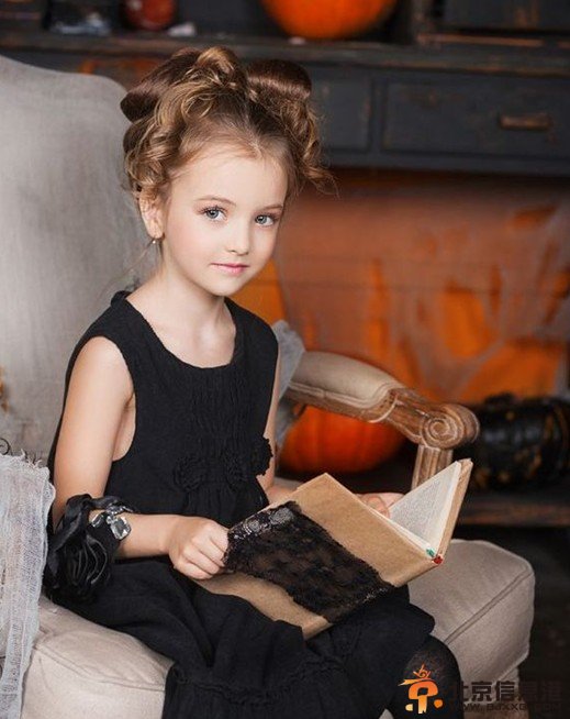 俄罗斯童模萌爆网络 古灵精怪似落凡精灵