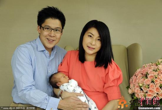 郭晶晶一家三口照。图片来源：CFP视觉中国