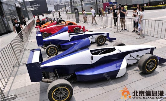 百辆豪车聚集春熙路 到底是救助熊猫还是炫富？