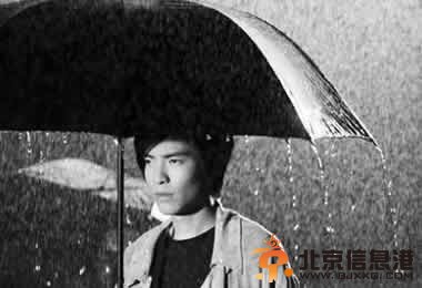 雨神萧敬腾再显神威空降<a href='http://www.bjxxg.cn/news/beijing/' target='_blank'><u>北京</u></a>晴转大雨遭讽影响<a href='http://www.bjxxg.cn/edu/gaokao/' target='_blank'><u>高考</u></a>