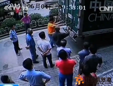 2014全国<a href='http://www.bjxxg.cn/edu/gaokao/' target='_blank'><u>高考</u></a>拉开帷幕 揭<a href='http://www.bjxxg.cn/edu/gaokao/' target='_blank'><u>高考</u></a>试卷押送全过程图片