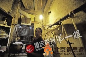 居民楼藏了家卤肉作坊 熏得楼上住户遭不住了 