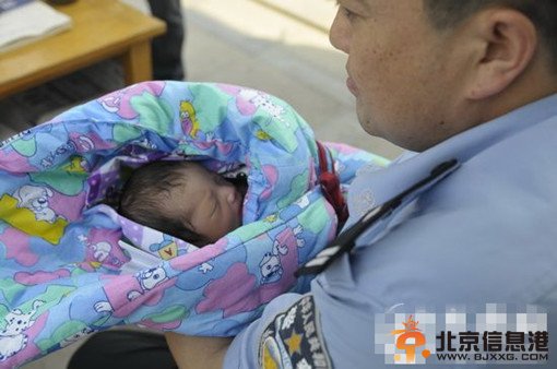 直面山东弃婴岛婴幼儿被抛瞬间：简单的身体健康已成奢望