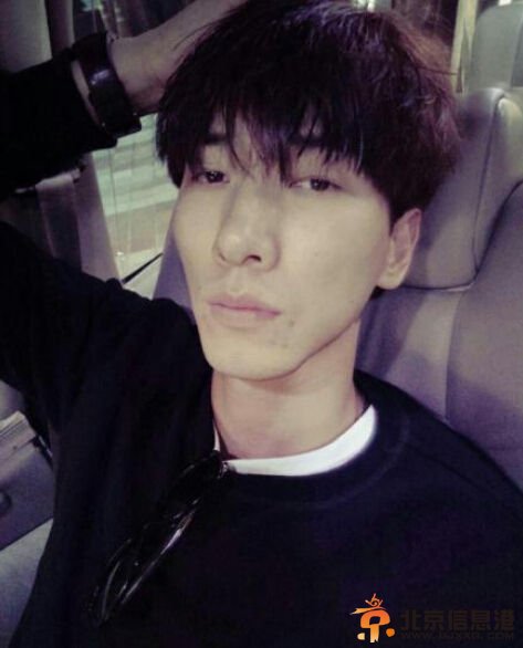 张亮晒憔悴开工照 网友大呼：天天照顾好爸爸