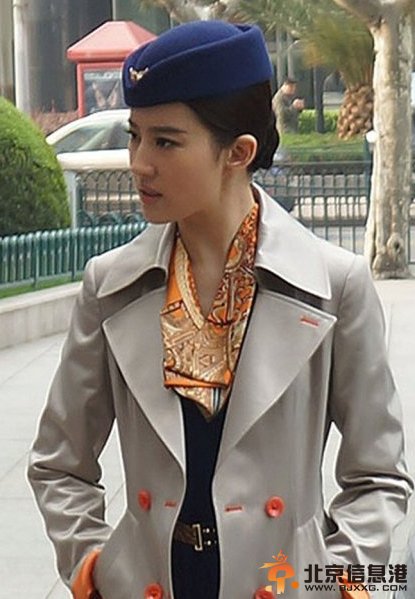 刘亦菲<a href='http://www.bjxxg.cn/ent/dianying/' target='_blank'><u>电影</u></a>《红颜露水》片场照曝光 变身空姐上演制服诱惑 