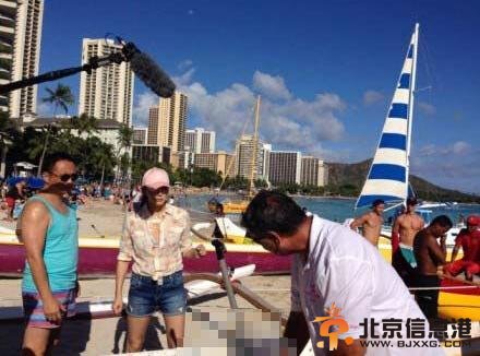 “阔太”胡静夏威夷度假 被8名半裸男子公主抱