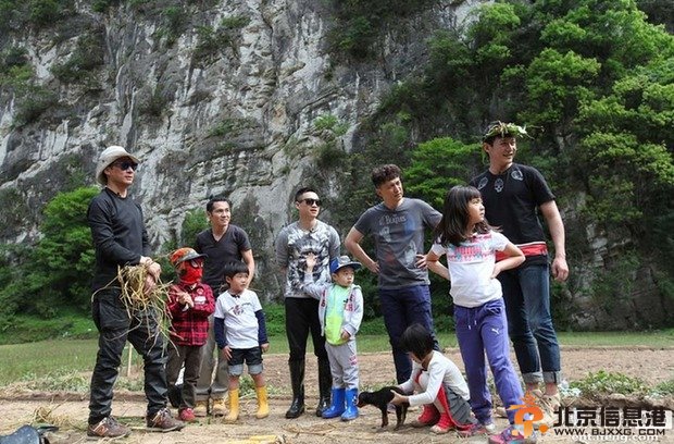 《爸爸去哪儿2》最新拍摄照曝光 五对父子深山中旅行