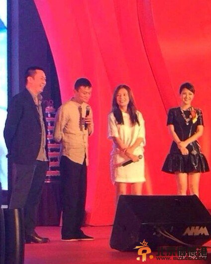 赵薇为公公庆80大寿 尚雯婕韩红一嗓子高音惊呆老寿星【组图】