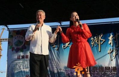 赵本山谭晶牵手 画面美得让人不忍直视【现实版美女与野兽】