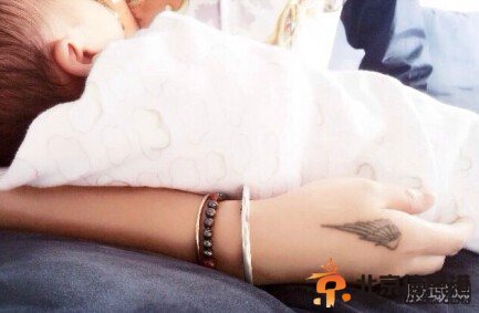 杨幂女儿侧面照很美 萌嘟嘟未来定是一枚女神【图】