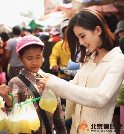 刘诗诗赴柬埔寨拍写真美呆 粉丝：快给吴奇隆生个娃吧