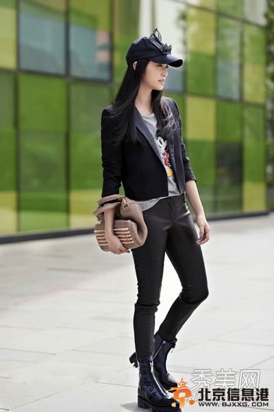 长腿姚晨英伦风格街拍照曝光 俏皮可爱减龄时髦【组图】　