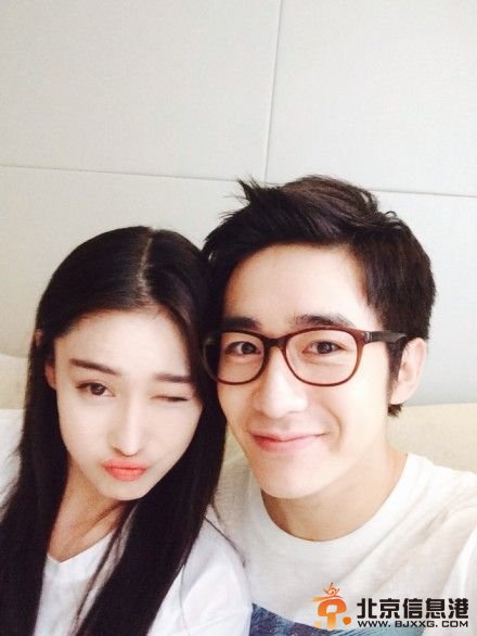 张馨予弟弟阳光帅气