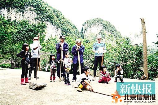 ■左起:黄磊、曹格、杨威、陆毅