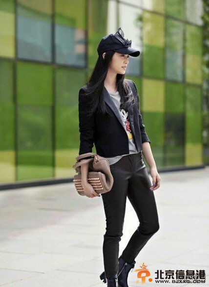 姚晨英伦风格大长腿美得不像话 优雅大气又不失精神