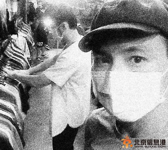 “天王”周杰伦吃路边摊晒照 网友点赞当得起天王经得起平凡