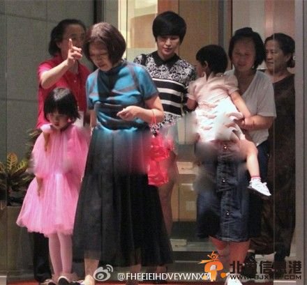 疑似陆毅鲍蕾二胎女儿曝光 陆毅鲍蕾有二胎女儿吗