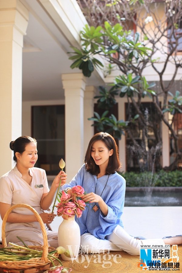 刘诗诗赴柬埔寨 笑容明媚探寻异域风情[组图]