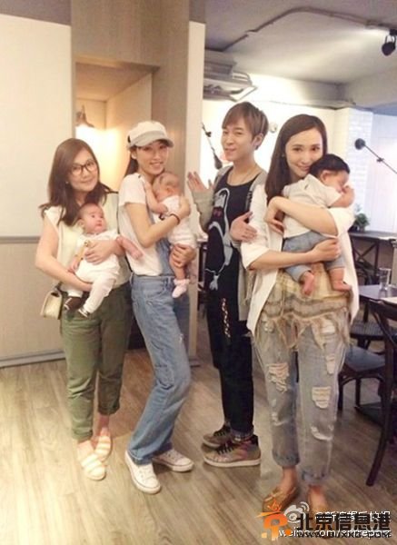 吴青峰参加梁静茹吴佩慈辣妈聚会被赞送子哥 吴青峰与梁静茹吴佩慈合照公开