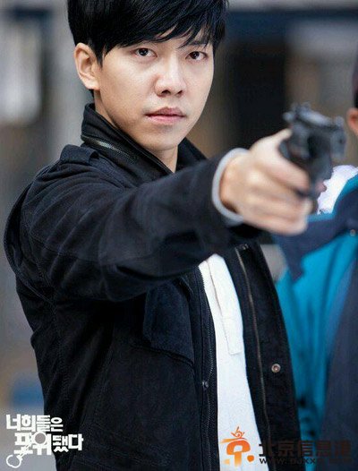 李胜基被刺伤眼睛停工养伤 《包围》停播一天