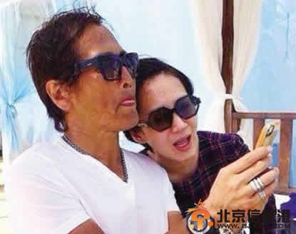 54岁齐秦金枪不倒老来得子 儿女双全获赞完美人生